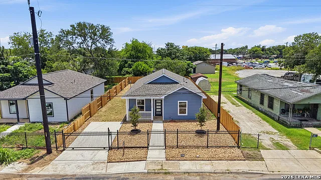 3 bed, 2.0 bath, 1346 sqft, $1,750 — Photo 3