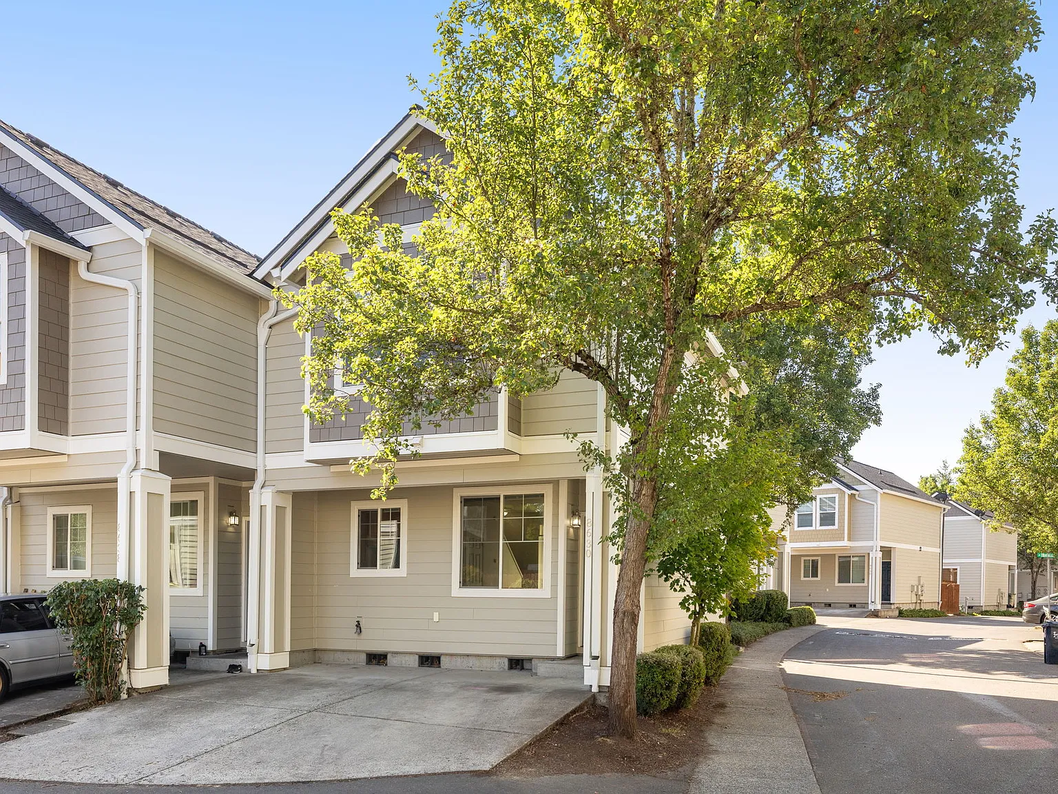 8630 NE Hyde Park Ln — Photo 3