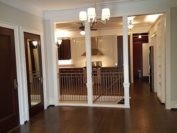 5th image of 5825 N Kenmore Ave #1FRONT