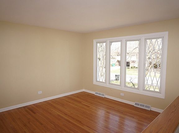 2nd image of 615 Shorewood Dr