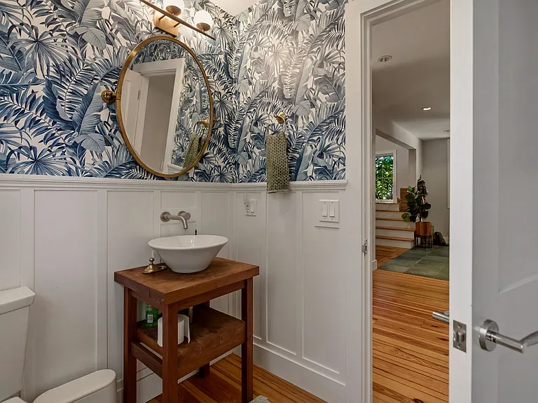 130 Carroll Ave — Photo 28