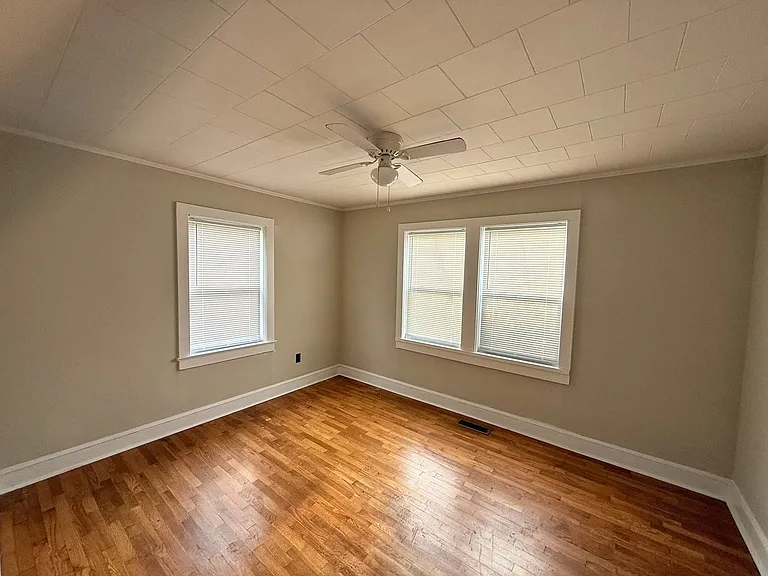 2311 Central Dr — Photo 6