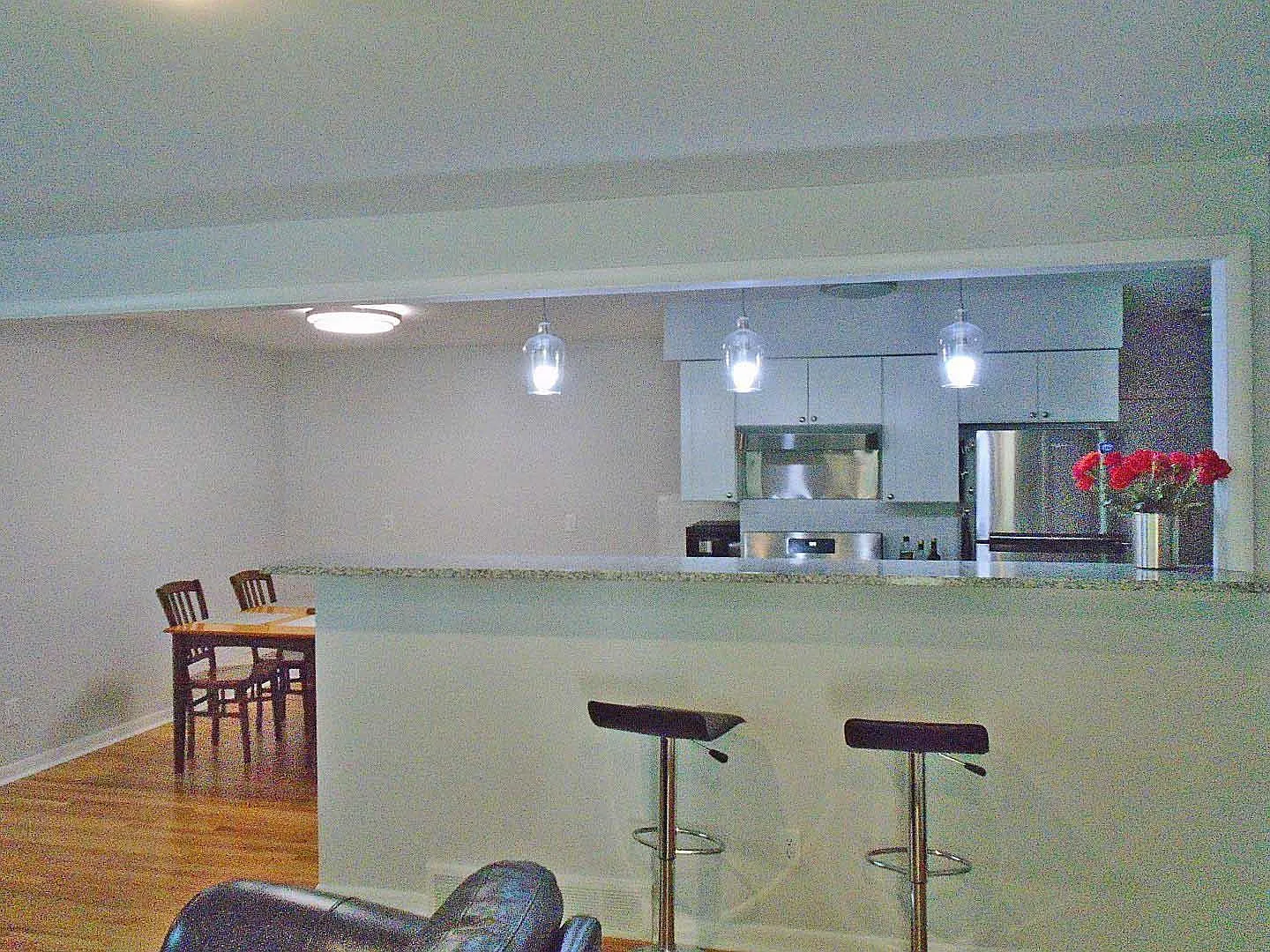 3 bed, 1.5 bath, 1008 sqft, $2,600 — Photo 3