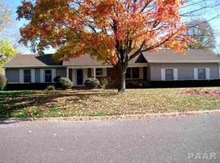 31 Olympia Fields Dr, Pekin, IL 61554
