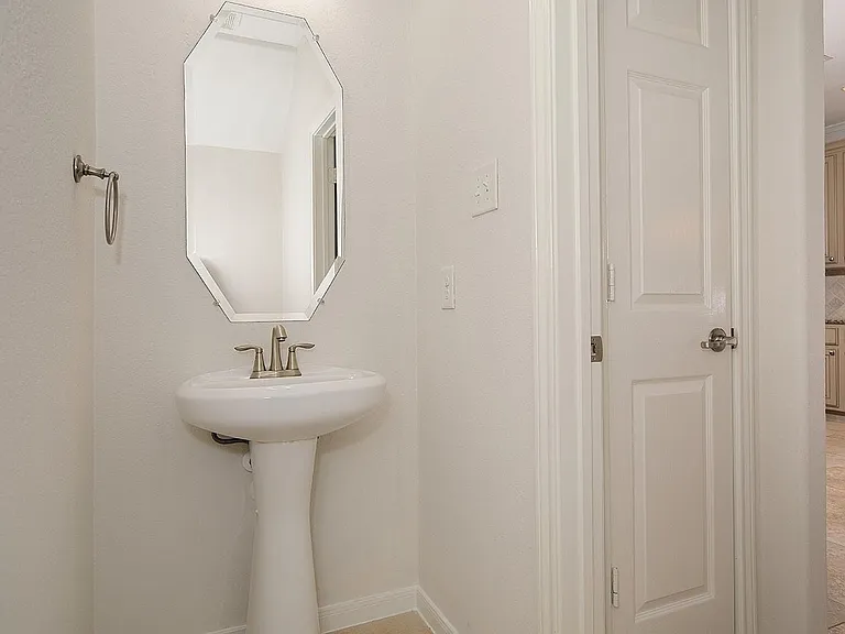 7 Bettina Ln — Photo 9