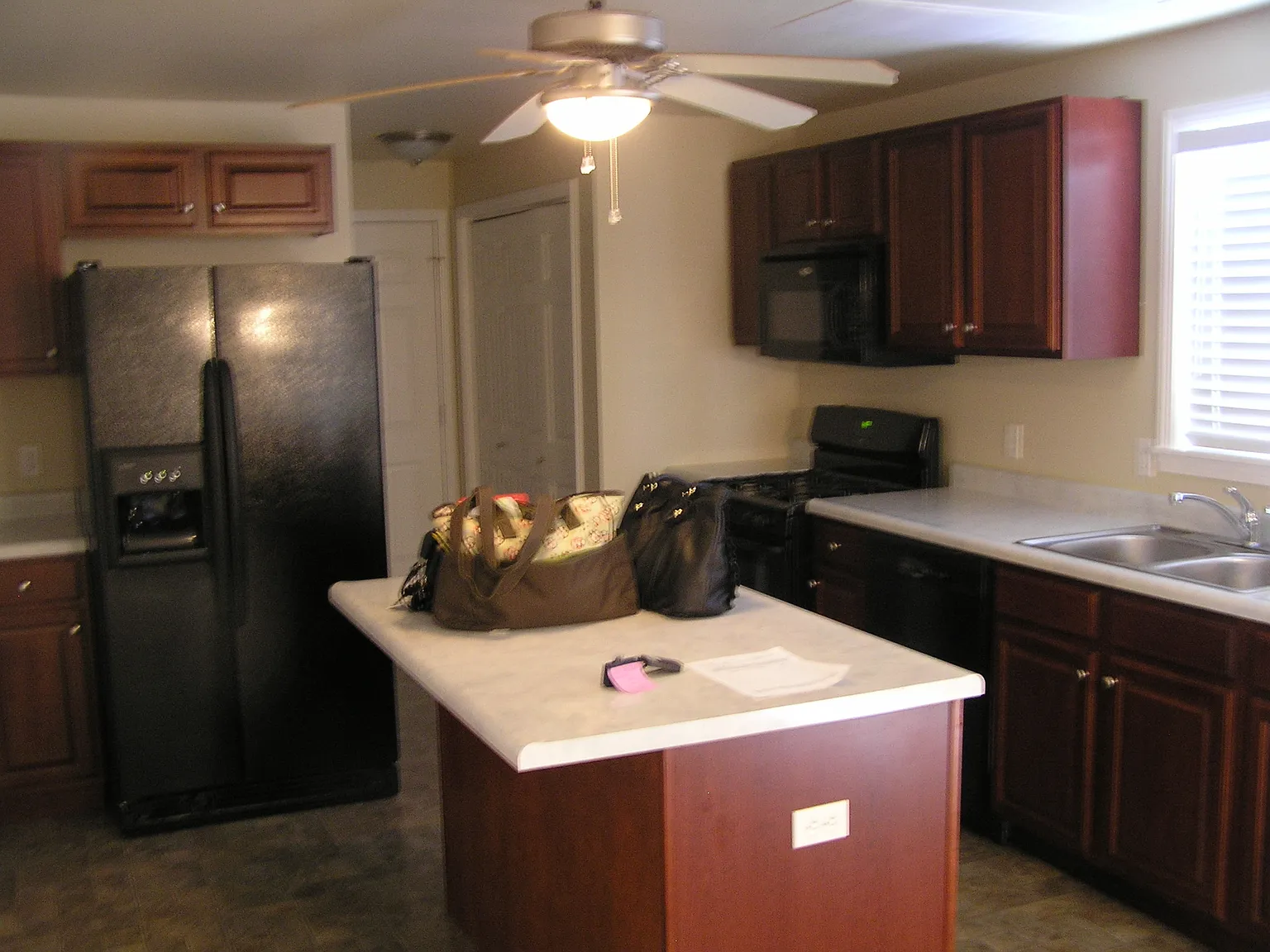 3 bed, 2.5 bath, 1500 sqft, $1,950 — Photo 3