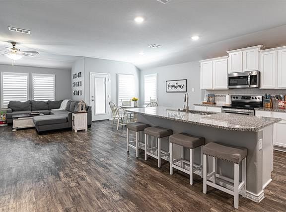 2nd image of 3108 Crystal Way