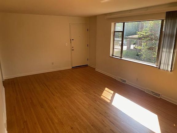 5th image of 1360 W 3rd Ave #C