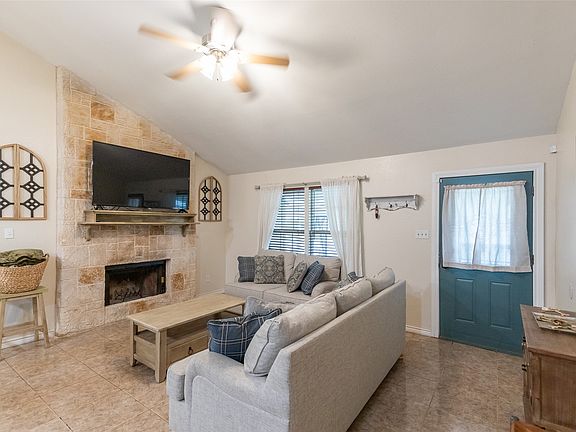 5th image of 3849 Radcliff Rd