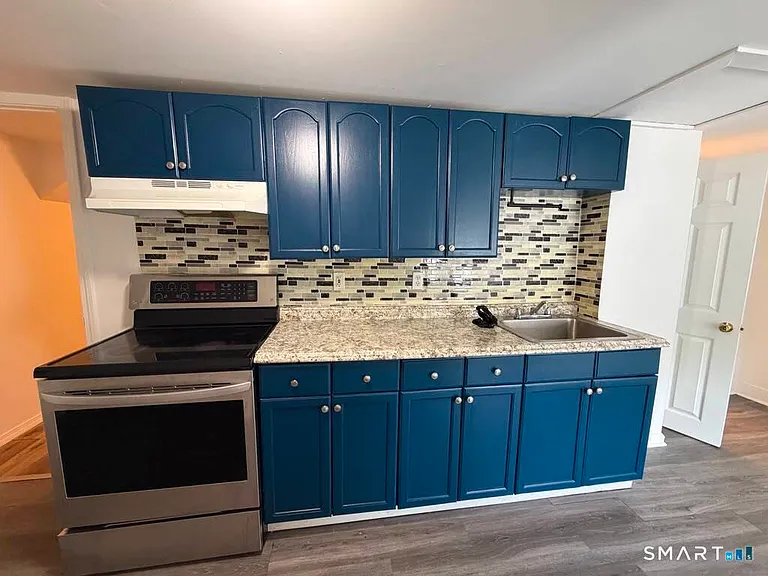 9 Forest Ave — Photo 3