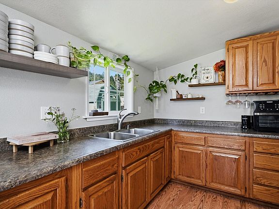 4th image of 20550 Foothill Drive