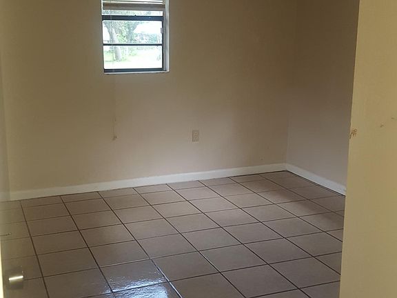 5th image of 707 2nd St