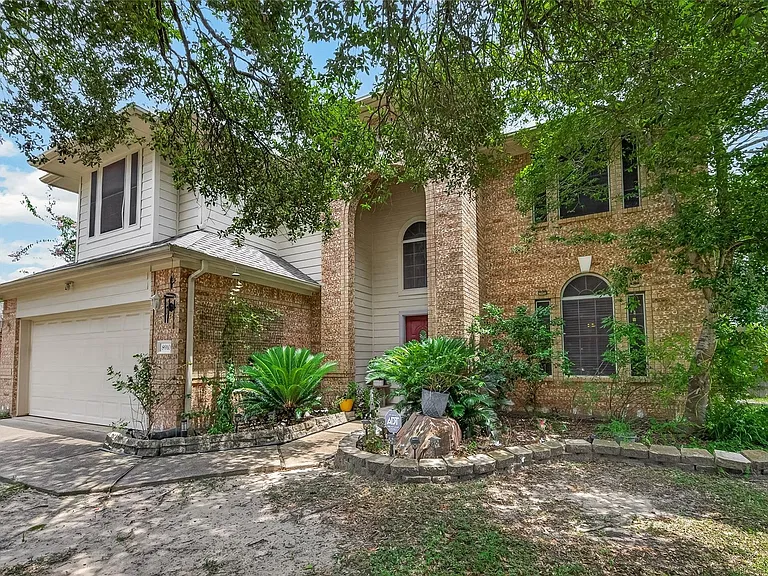 8910 Aberdeen Park Dr — Photo 3