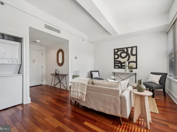 1500 Chestnut St APT 14I, Philadelphia, PA 19102