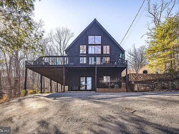 2nd image of 1616 Mountain Rd