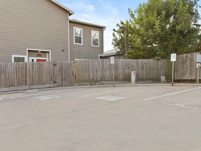 241 Lenox St — Photo 31