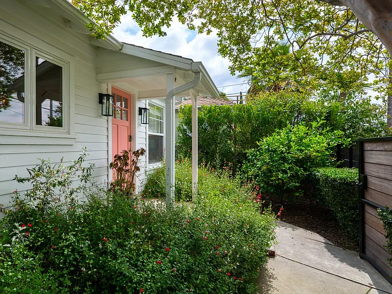 2325 Montrose Ave #A — Photo 5