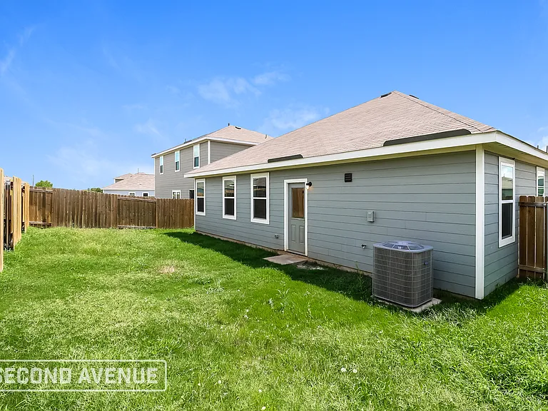 1329 Woodwinds Dr — Photo 17
