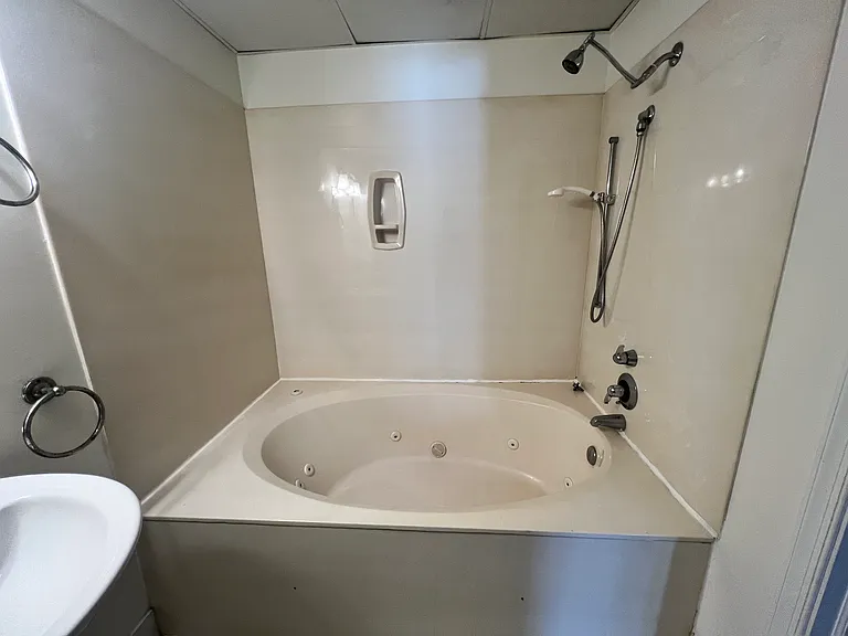 21 S 13th St #502 — Photo 8