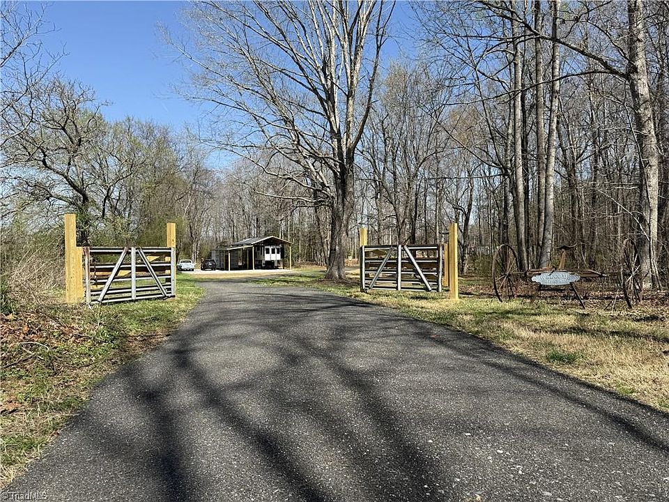 1st image of 152 Paw Paw Ln