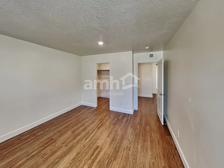 2054 E Silverado Ln — Photo 20