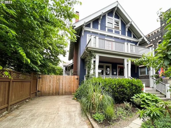 1912 NE Couch St Unit A, Portland, OR 97232