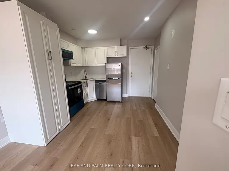 1689 Victoria Park Ave — Photo 3