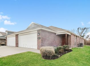 245 N Broadway Dr, Farmington, AR 72730