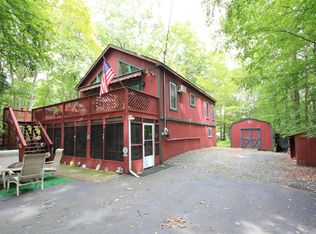 110 Acorn Ct, Lackawaxen, PA 18435