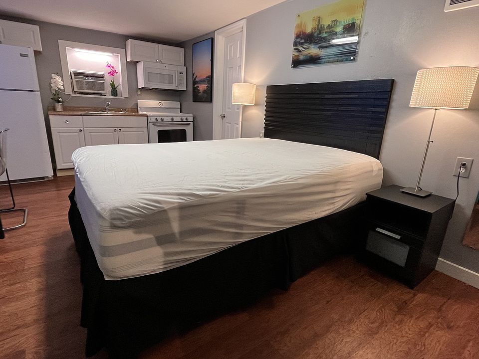 Queen bed, dual night stands with lamps, dresser, desk and chair, 65in Smart TV, full kitchen, bath.