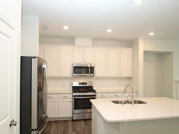 123 Hunston Dr, Holly Springs, NC 27540