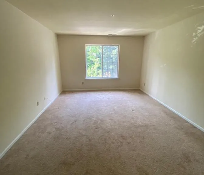 105 Village Dr #105 — Photo 7