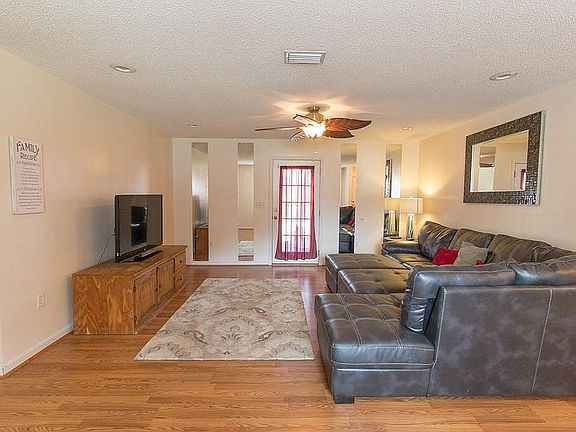 5th image of 4007 Carmichael Dr