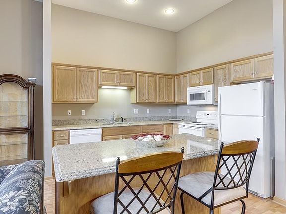 Comfortable breakfast bar