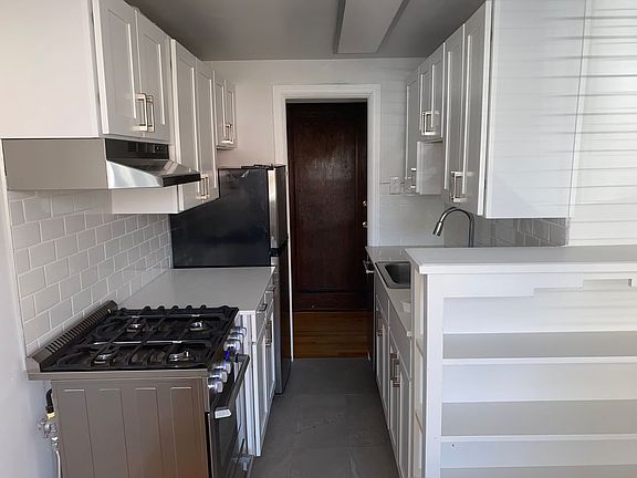 2nd image of 600 S Logan St #10