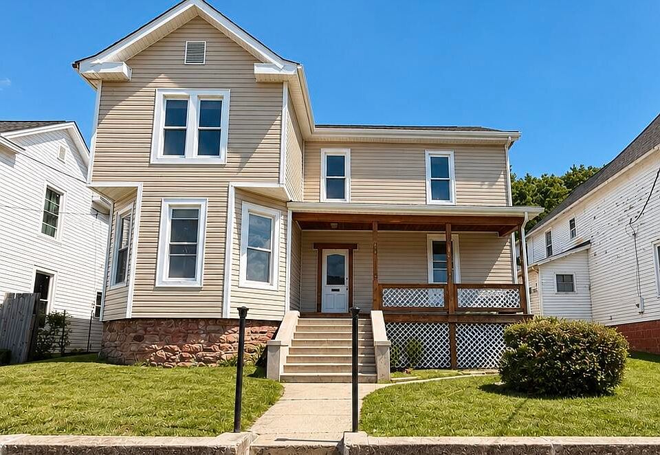 1st image of 616 Pine St