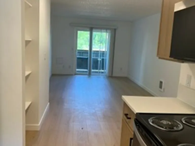 Newly Remodeled Kennedy Park Apartments! — Photo 15