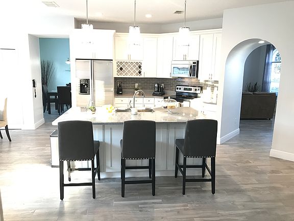 4th image of 9755 Heron Pointe Dr