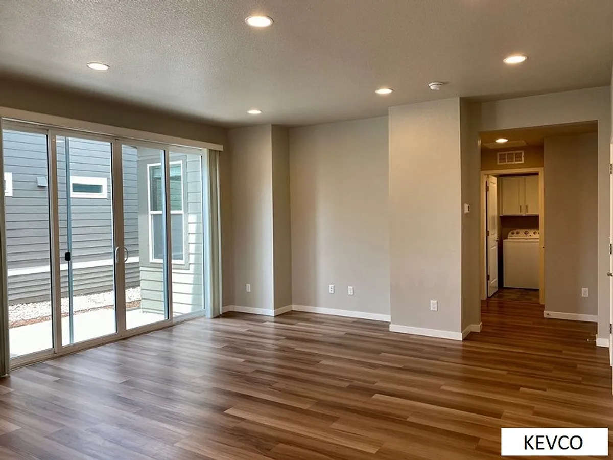Building Photo - 2950 Sykes Dr