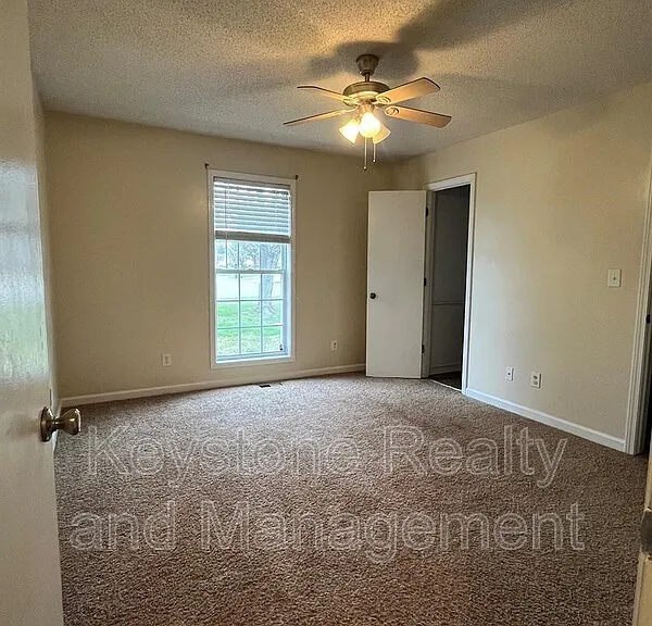 404 Sideline Dr — Photo 9