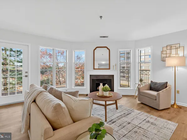 5575 Seminary Rd APT 312, Falls Church, VA 22041