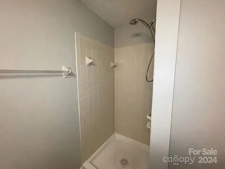 1649 Arlyn Cir #A — Photo 2