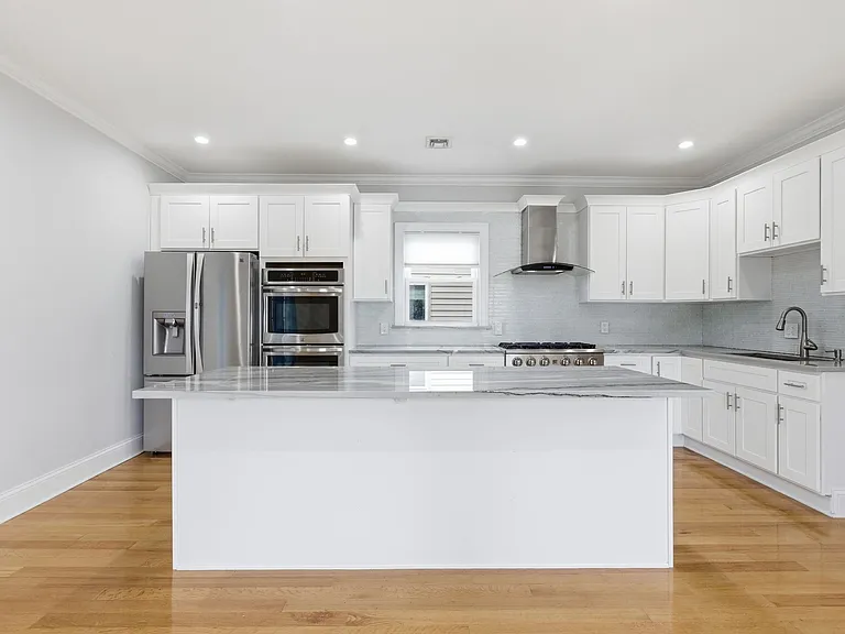 27-29 Lyon St #3 — Photo 1