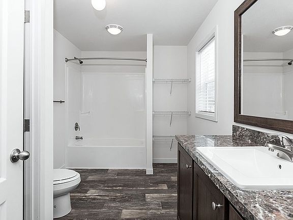 5th image of 111 Golfview Ct