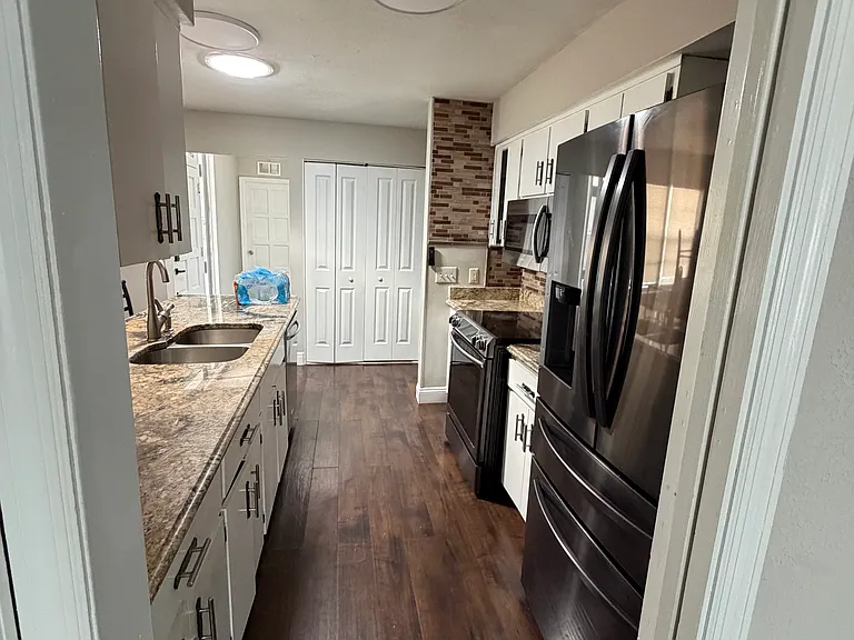 1405 Paula Dr — Photo 6