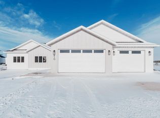 410 Lennox Dr, Bismarck, ND 58504