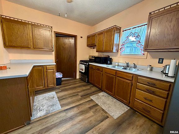 5th image of 305 W Lincoln St