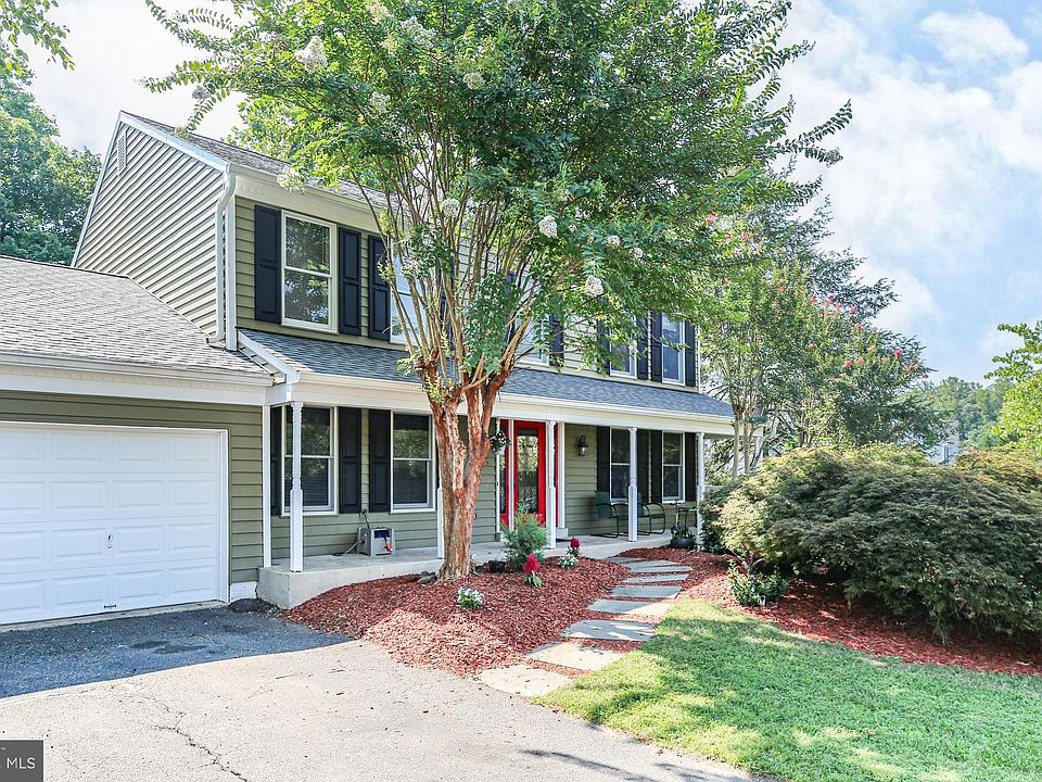 1st image of 19 Snow Meadow Ln