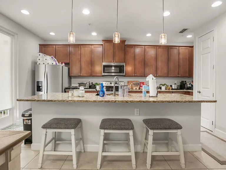 661 Hangnest Ln — Photo 10