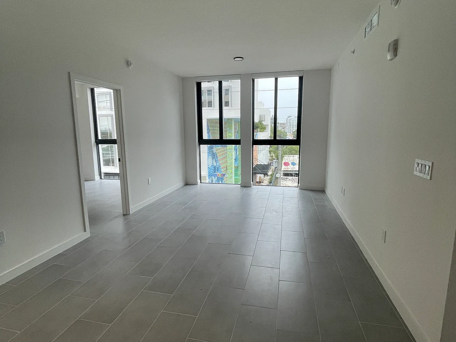 2 bed, 1000 sqft, $3,400 — Photo 3